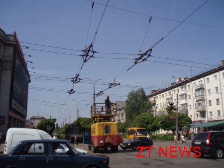 В центрі Житомира із-за обриву лінії трамвая зупинився рух тролейбусів