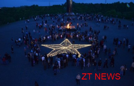 Вчора на Монументі Слави загорілася 10-метрова зірка