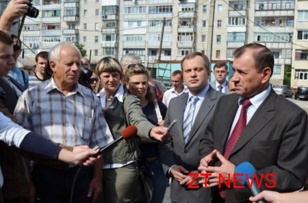 8 червня, керівники області та міста зустрілися з житомирянами-вкладниками у будівництво будинку по вул. Щорса, 155