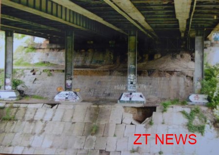 Внаслідок сильних злив в Житомирі відбуваються руйнування асфальтового покриття