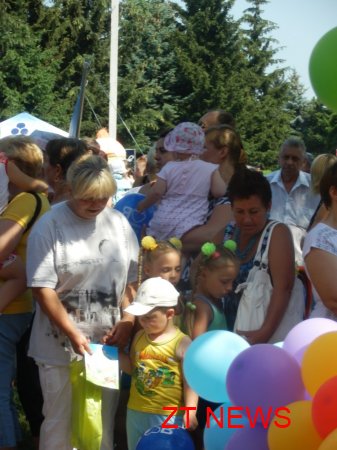 20 травня на вулиці Польовій 5 відкрили новий ігровий майданчик для дітей ВІДЕО