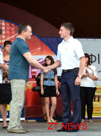 Кращі студенти ВНЗ м. Житомира в День молоді отримали стипендії міського голови