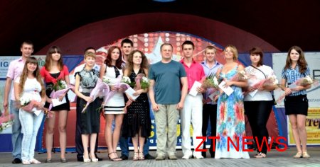 Кращі студенти ВНЗ м. Житомира в День молоді отримали стипендії міського голови