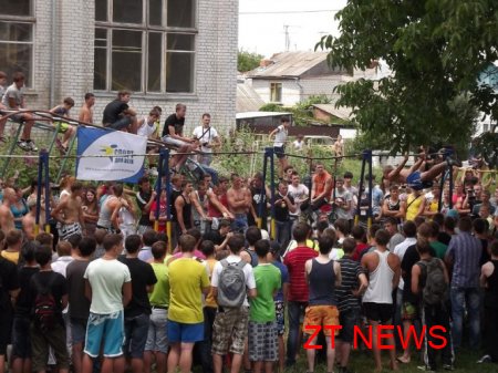 У Житомирі майже півсотні учасників демонстрували свої вміння під час Street workout-фесту