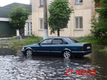 В Житомирі традиційний потоп на перехресті Щорса-Котовського