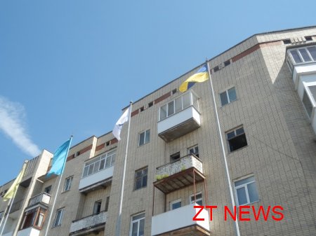 В Житомирі на площі Соборній урочисто підняли Державний та Олімпійський прапори України на честь відкриття ХХХ літніх Олімпійських ігор у Лондоні ВІДЕО