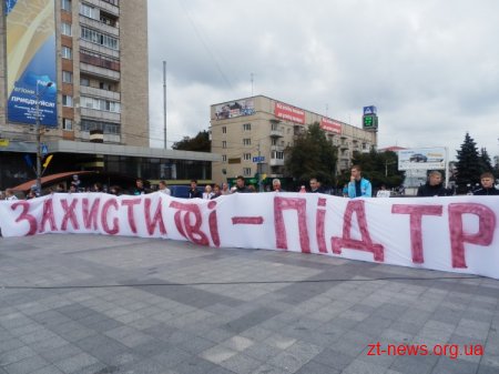В центрі Житомира активісти вийшли на захист телеканалу ТВі