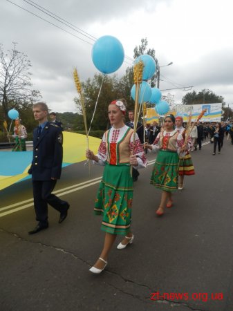 Вчора на честь дня міста відбулася урочиста хода вулицями Черняховського та Великою Бердичівською ВІДЕО