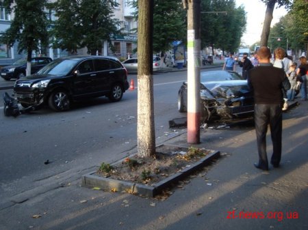В центрі Житомира у аварію потрапили спортивний BMW та Honda