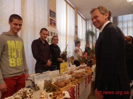 У день ювілею Житомирського національного агроуніверситету Міністру Миколі Присяжнюку вручили почесну відзнаку "Честь і слава Житомирщини"