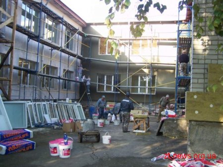 У дитячому садку №21 в Житомирі замінено всі вікна та утеплюється фасад