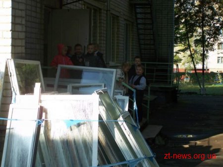 У дитячому садку №21 в Житомирі замінено всі вікна та утеплюється фасад