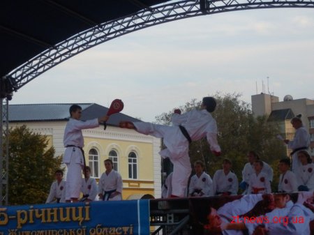 2 жовтня на площі Корольова в Житомирі виступали учасники клубу "Карате-до Джитте"