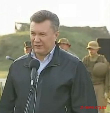 На Житомирському полігоні за ходом навчань спостерігав Президент України Віктор Янукович