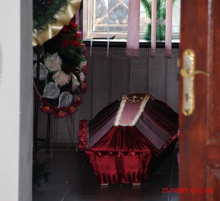 У Житомирі, розсварившись з дружиною, чоловік вирішив заночувати у… гробу