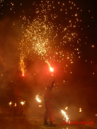 У Житомирі урочисто запалили головну ялинку області
