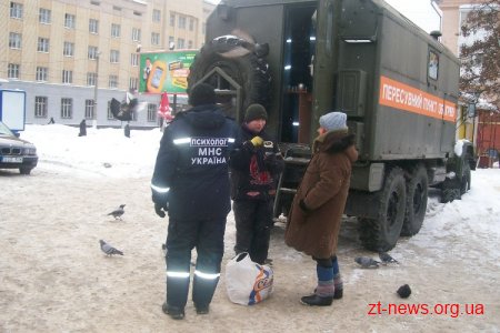 Рятувальники не дають населенню замерзнути: у Житомирі з'явився пересувний пункт обігріву