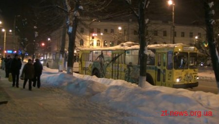 В центрі Житомира тролейбус паралізував рух транспорту