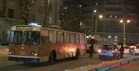 В центрі Житомира тролейбус паралізував рух транспорту