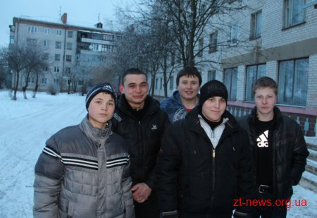 На Житомирщині учні одного з навчальних закладів допомогли міліціонерам затримати грабіжника