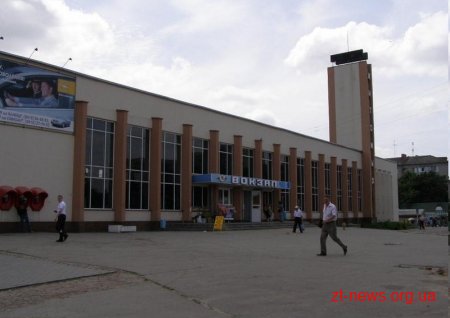 На залізничних вокзалах Житомира та Бердичева міліція не знайшла жодних вибухових пристроїв