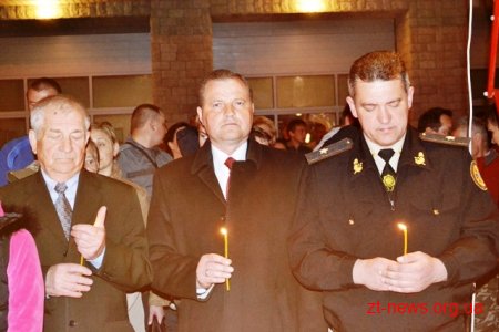 У Житомирі напередодні роковин аварії на ЧАЕС запалили сотні поминальних свічок
