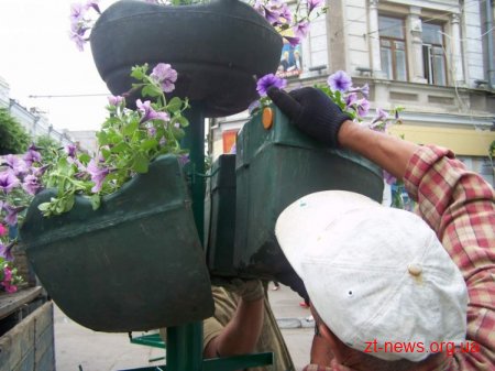 На Михайлівській відновили квіткові вази