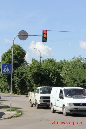 У Житомирі на двох перехрестяг увімкнули "нові" світлофори
