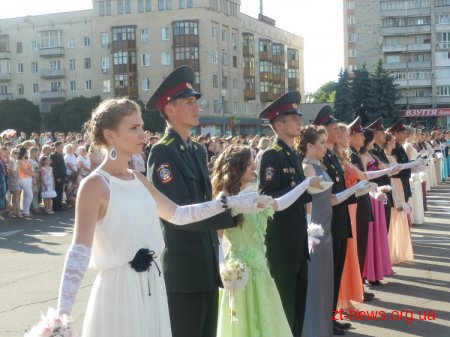 У Житомирі відбувся перший в Україні офіцерський бал ВІДЕО