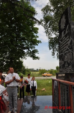 В Андрушівському районі навіки викарбували на граніті імена загиблих воїнів-визволителів