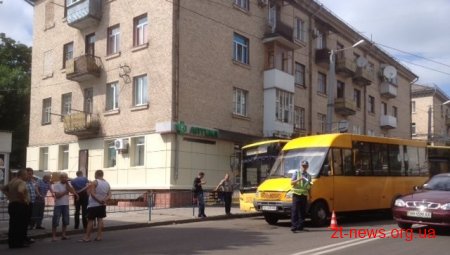 У Житомирі тролейбус зачепив маршрутку