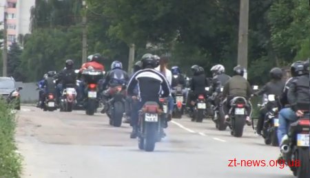 У Житомирі байкери влаштували мотопробіг на честь Дня молоді
