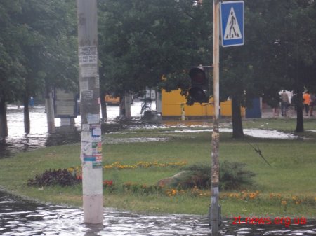 У центрі Житомира через сильний дощ утворилося озеро