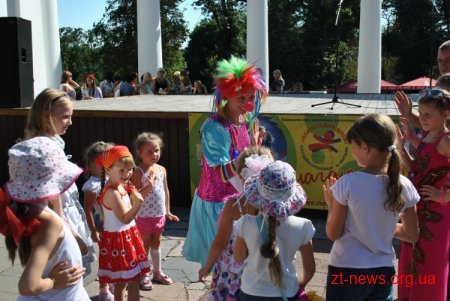 18 серпня благодійна організація «Планета для дітей» організувала дитячий захід Краса Житомирщини для дівчаток віком від 10 до 14 років в рамках реалізації проекту «Жито і мир»