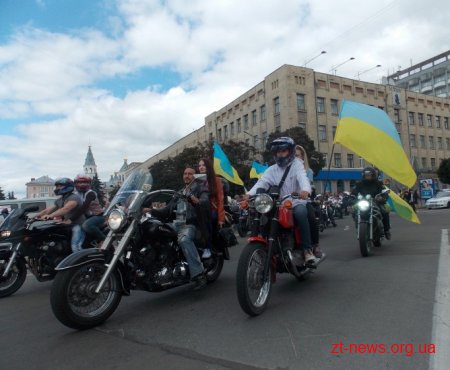 У Житомирі на честь Дня Незалежності байкери проїхали вулицями міста