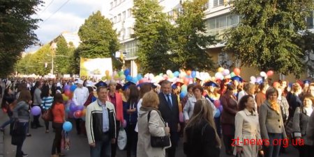 У Житомирі на честь Дня міста відбулася урочиста "карнавальна" хода у якій взяли участь близько 4 тисяч осіб