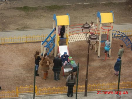 У Житомирі урочисто відкрили дитячий майданчик поблизу Мистецьких воріт