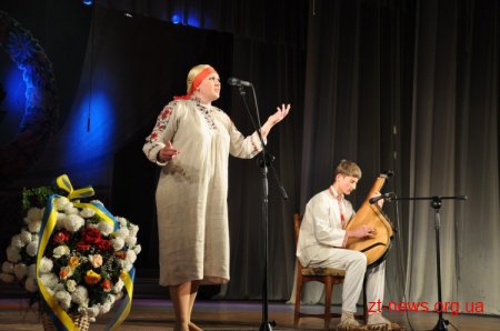 На сцені драмтеатру творчі колективи Новоград-Волинського району представили свій край