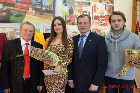 Ліна Шеремет та Артем Кондратюк одержали стипендію від Житомирського міського голови