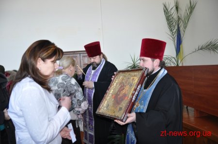 Представники громадської організації привезли чудотворну ікону «Всецариця» до Романівської центральної районної лікарні
