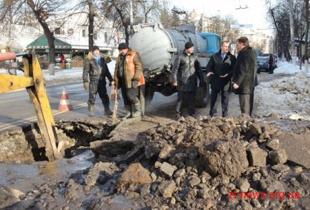 Черговий масштабний порив чугунної труби діаметром 300 мм трапився по вул. Київській