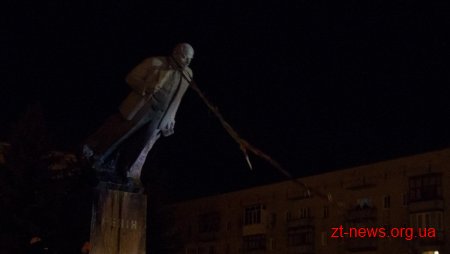 У Житомирі повалили пам’ятник Леніну