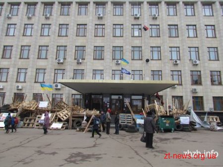 Активісти звільняють будівлю Житомирської обласної ради