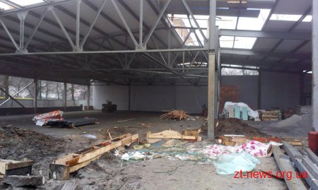 У Житомирі люди пікетували будівництво магазину АТБ в центрі міста