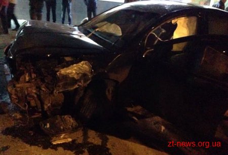 У Житомирі водій Mitsubishi врізався у два автомобілі, після чого збив двох пішоходів