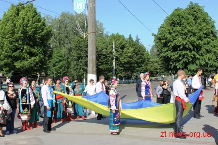 23 травня в Україні відзначають День героїв