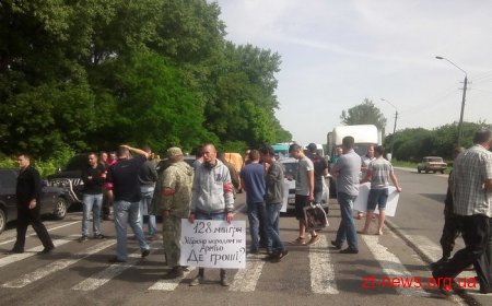 Поблизу Бердичева активісти знову перекрили дорогу