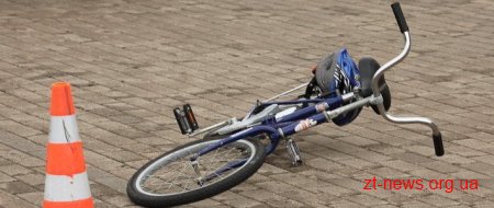 У Житомирі водій фури збив велосипедиста