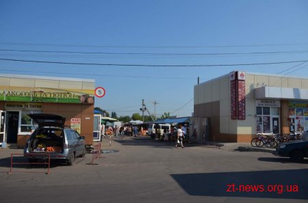 В Житомирі ліквідували стихійну торгівлю в районі ринку «Тетерів»