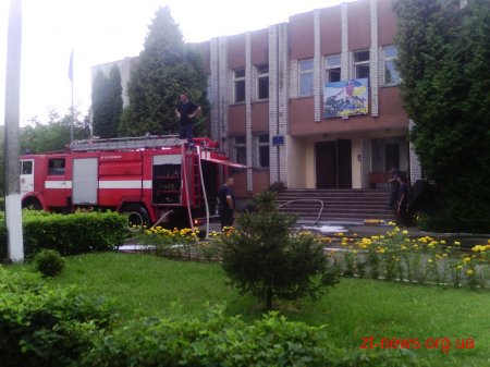 У Житомирі рятувальники загасили пожежу в підвалі військового комісаріату